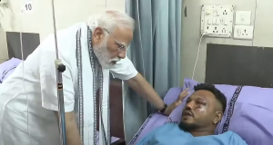 Viswash Kumar Ramesh no hospital conversando com médico