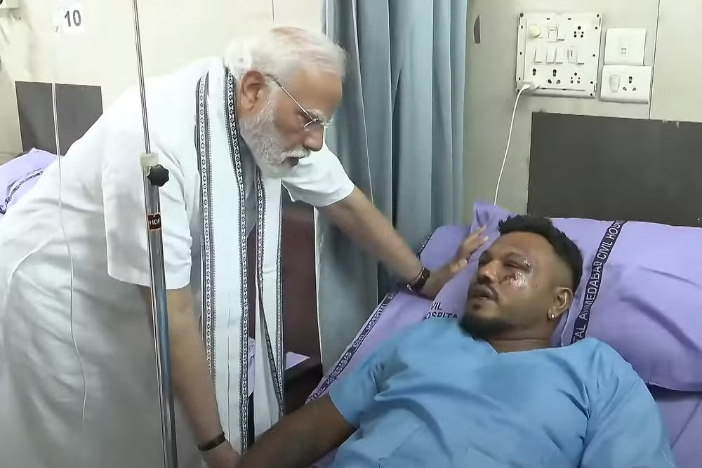 Viswash Kumar Ramesh no hospital conversando com médico