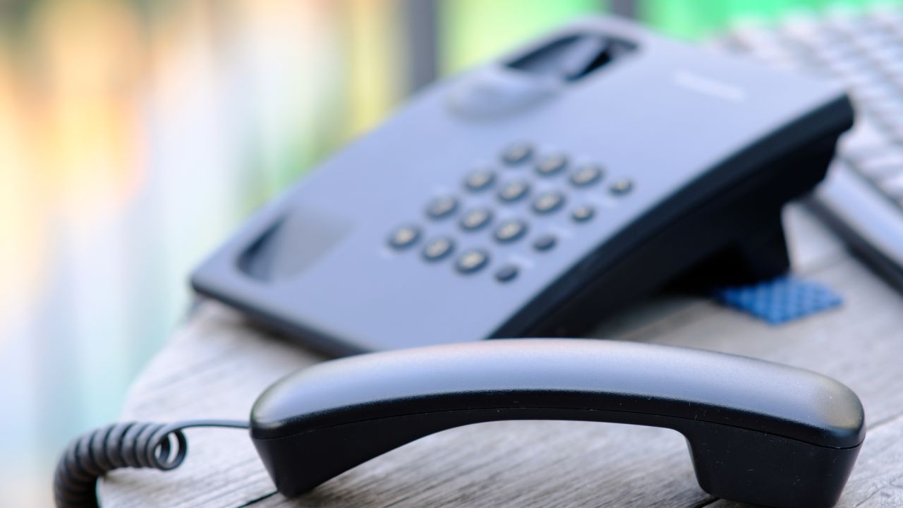 Golpe com IA replica voz de vítimas em fraudes; polícia alerta e orienta prevenção Imagem ilustrativa de Golpe com IA replica voz de vítimas em fraudes; polícia alerta e orienta prevenção