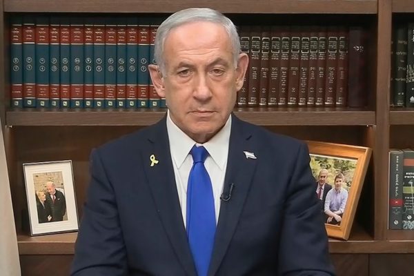 Netanyahu sofre inflamação intestinal por comida estragada e ficará em repouso
