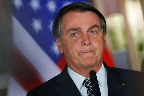 Sakamoto: Bolsonaro queria economia acima da vida, agora quer Jair acima da economia