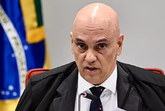 ministro do STF (Supremo Tribunal Federal) Alexandre de Moraes falando, sério