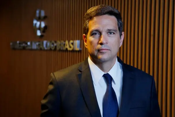 Campos Neto ataca o "nós contra eles" e apoia empresários que criticam o Bolsa Família