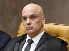 O ministro do Supremo Tribunal Federal (STF) Alexandre de Moraes com expressão pensativa, sem olhar para a câmera