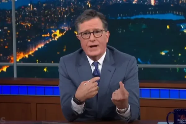 Cancelamento do programa de Stephen Colbert após críticas a Trump é investigado nos EUA