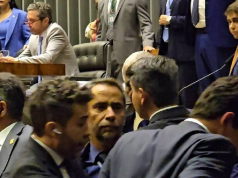 Tumulto no plenário