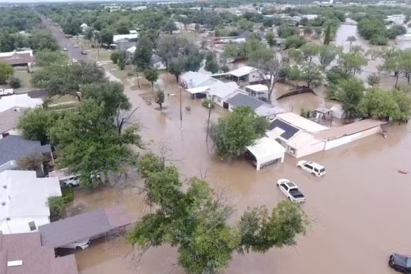 Texas: excesso de umidade fez rio subir 9 metros em 2 horas; entenda