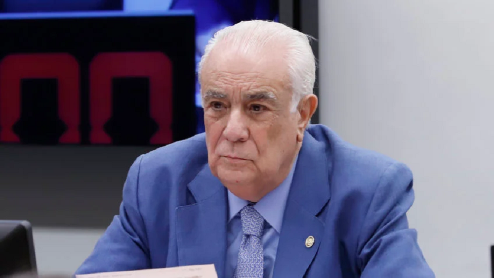 O deputado federal Antonio Carlos Rodrigues (PL-SP) com expressão assustada
