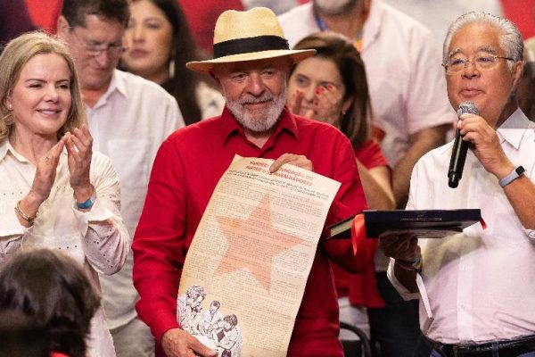 PT aposta em nova campanha para defender política econômica de Lula