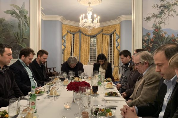 Secretário de Trump que atacou Moraes e o Brasil é racista e fã de Olavo de Carvalho
