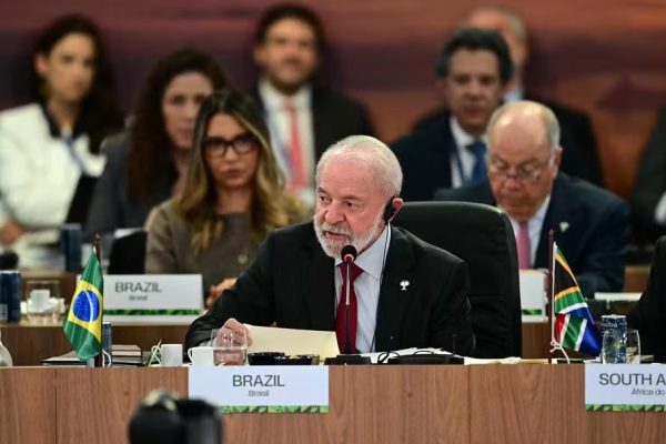 "IA não pode ser privilégio de poucos e nem instrumento de manipulação de bilionários", diz Lula