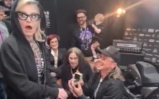 VÍDEO: Kelly Osbourne é pedida em casamento na despedida do Black Sabbath