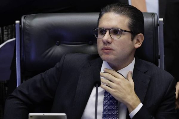Em nova derrota bolsonarista, Motta mantém o recesso de julho no Congresso
