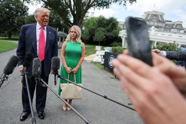 VÍDEO - Trump diz que não é amigo de Bolsonaro, mas volta a defendê-lo