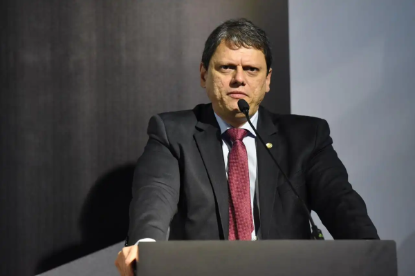 Todo mundo joga pedra no extremista moderado. Por Moisés Mendes