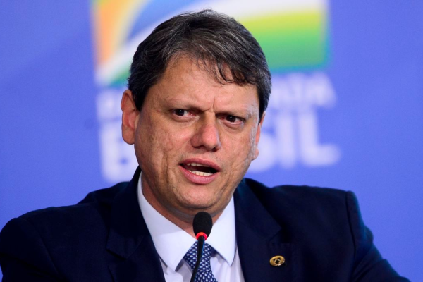 Estadão enquadra Tarcísio e implora para que ele abandone Bolsonaro