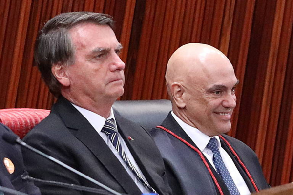 Moraes cita "inimigos da soberania nacional" em decisão contra Bolsonaro