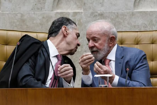 Barroso e presidente Lula conversando