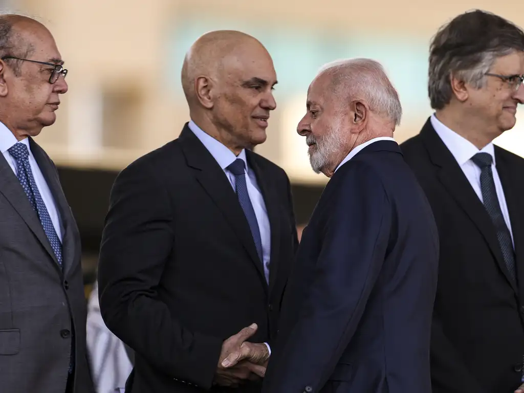 Lula e ministros do STF