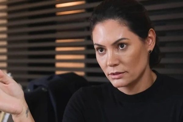 Justiça manda apagar posts que chamavam Michelle Bolsonaro de "ex-garota de programa"