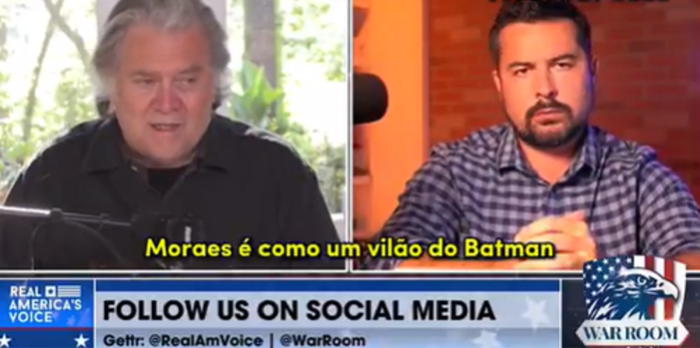 Steve Bannon entrevistando o jornalista Paulo Figueiredo