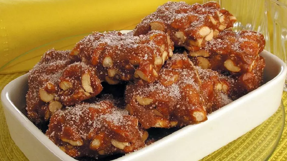 pote com vários doces pé de moça
