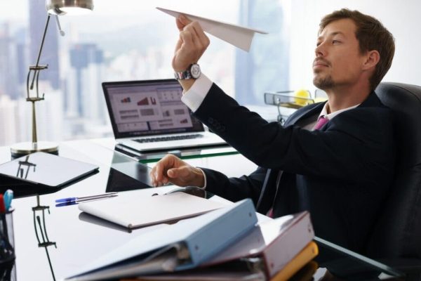 Procrastinação tem raízes científicas e afeta pessoas de todas as idades