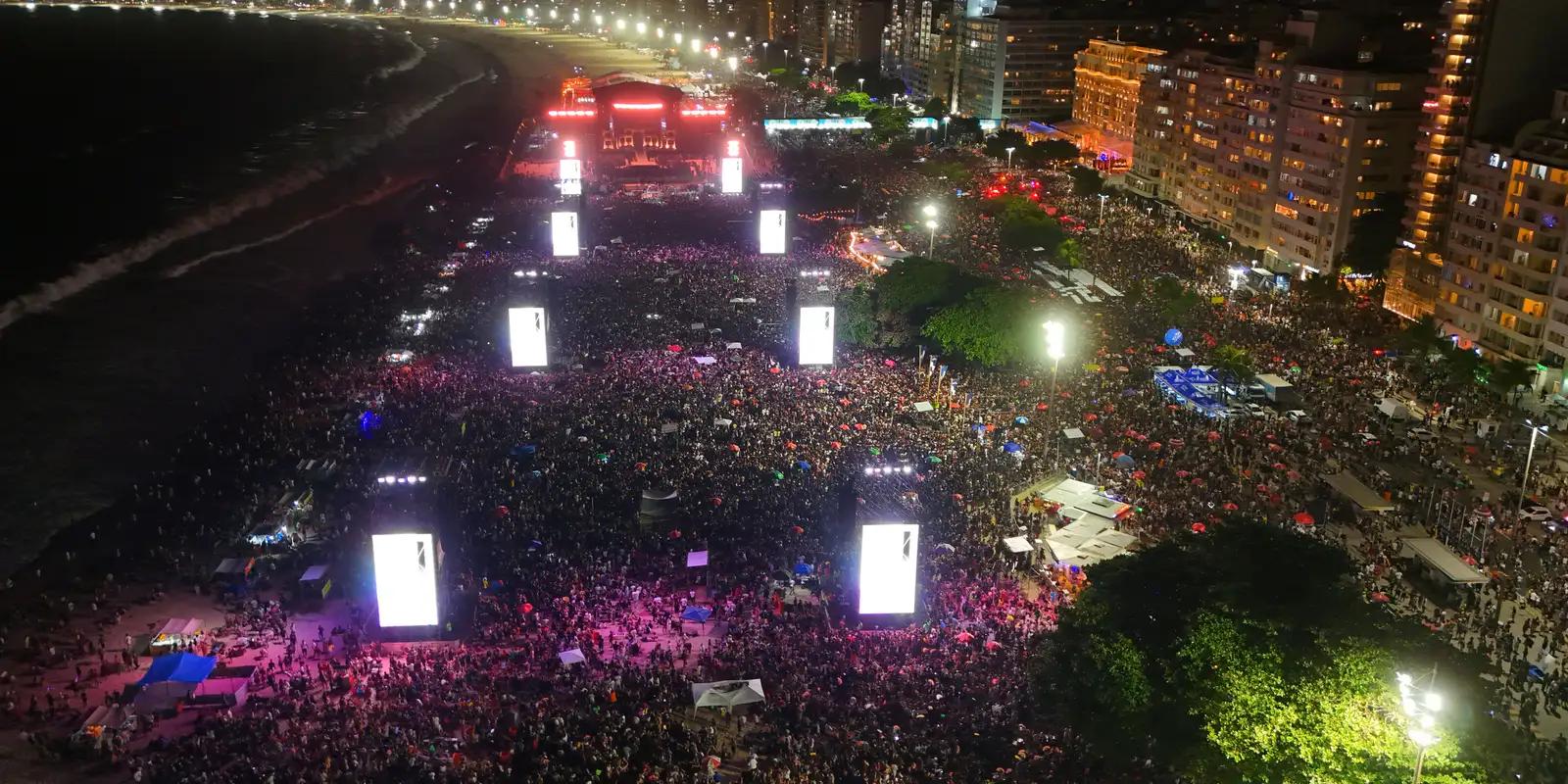 público do de Lady Gaga na praia de Copacabana