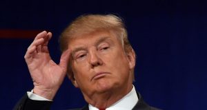 O presidente dos Estados Unidos, Donald Trump, sério