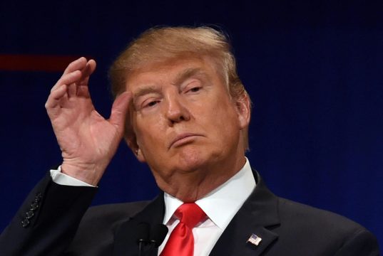 O presidente dos Estados Unidos, Donald Trump, sério