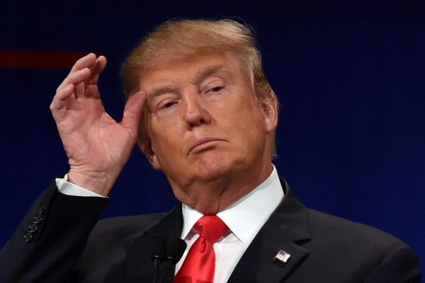 Trump cai nas pesquisas nos EUA enquanto impõe tarifa ao Brasil