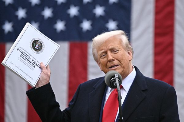 Trump anuncia envio de cartas com tarifas a mais de 150 países