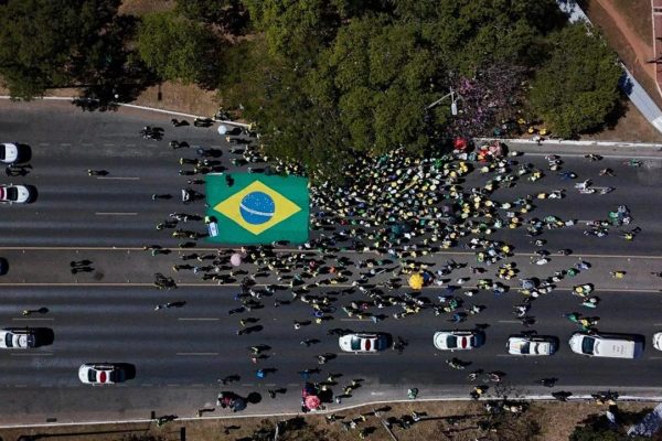 Nem Trump salvou: atos pró-Bolsonaro fracassam e viram piada nas redes