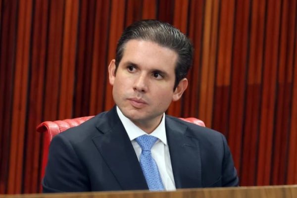 Hugo Motta diz que não cederá a ameaças de sanção dos EUA