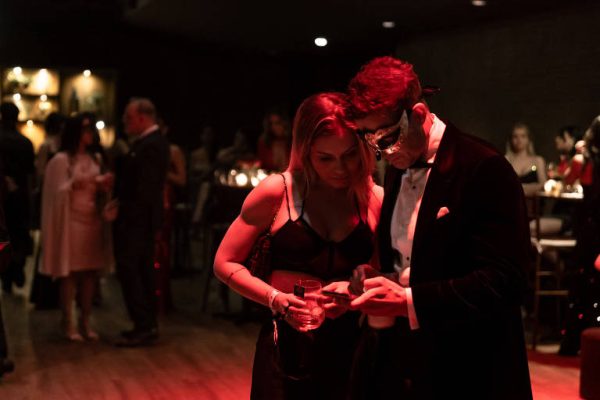 Homens pagam até R$ 11 mil para participar de festa particular com "sugar babies" em SP