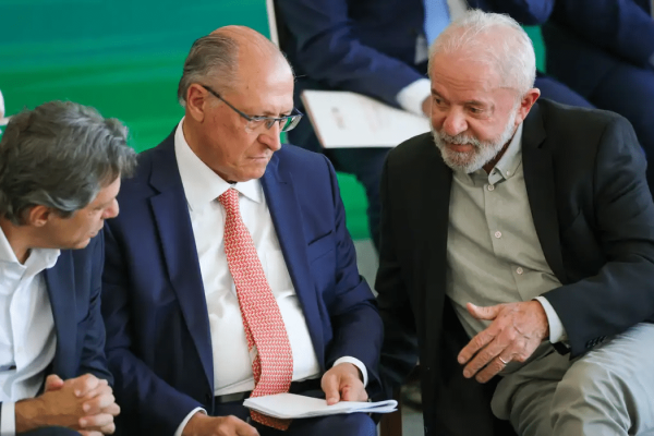 Lula anuncia hoje medidas de apoio a setores atingidos por tarifaço de Trump