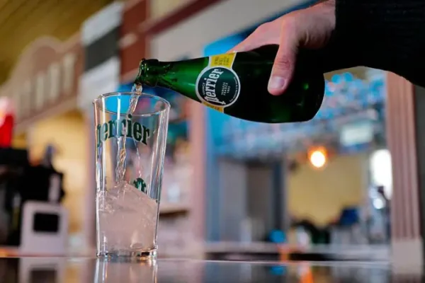 “Water-gate” francês: escândalo abala a indústria de água mineral e a Perrier
