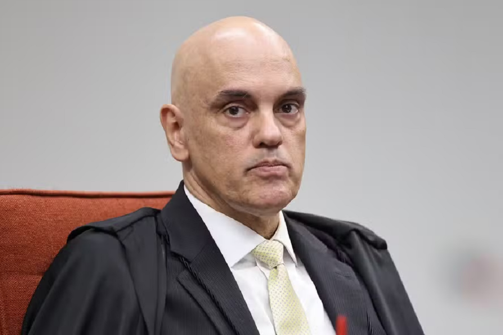 ministro Alexandre de Moraes sério