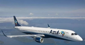 avião companhia aérea Azul voando