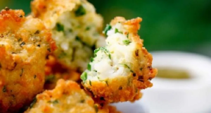 Bolinho de arroz com queijo