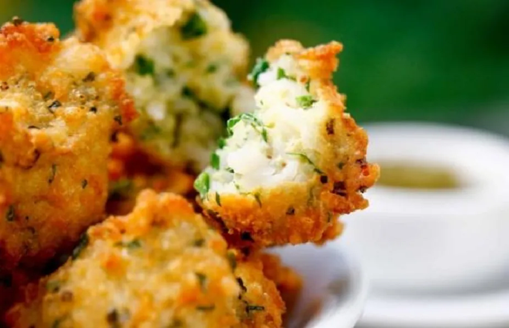 Bolinho de arroz com queijo