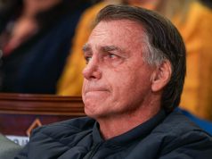 ex-presidente Jair Bolsonaro (PL) de perfil, chorando
