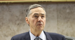 presidente do STF (Supremo Tribunal Federal) Luís Roberto Barroso sério