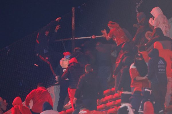 Barbárie na Argentina: torcedor morre e jogo da Sul-Americana é cancelado