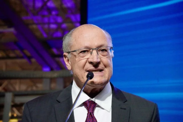Alckmin fala em “avenida aberta” e clima positivo para encontro entre Lula e Trump
