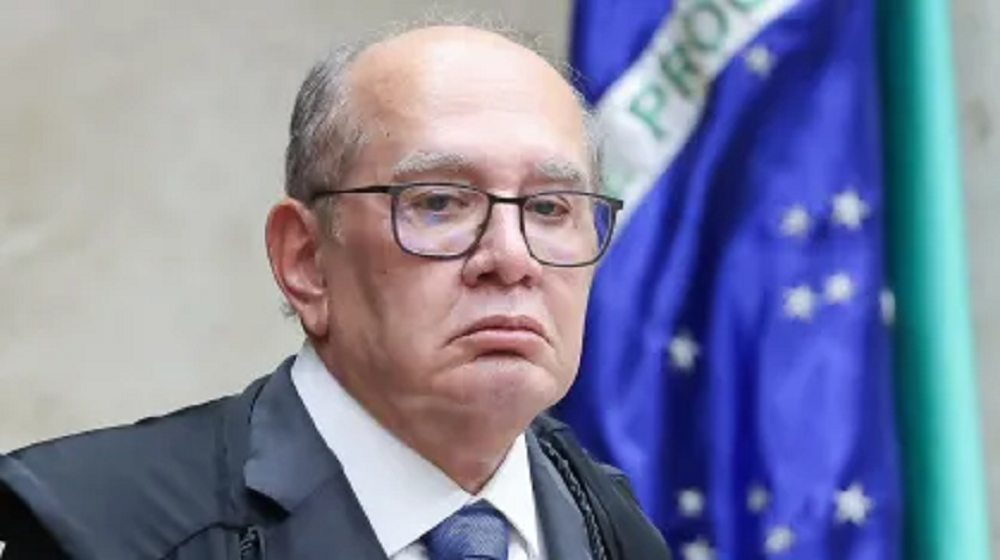 Gilmar Mendes sério, de óculos