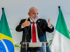 presidente Luiz Inácio Lula da Silva (PT) fazendo joia com as mãos e falando