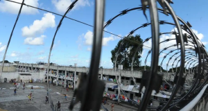 Imagem de cerca elétrica de prisão