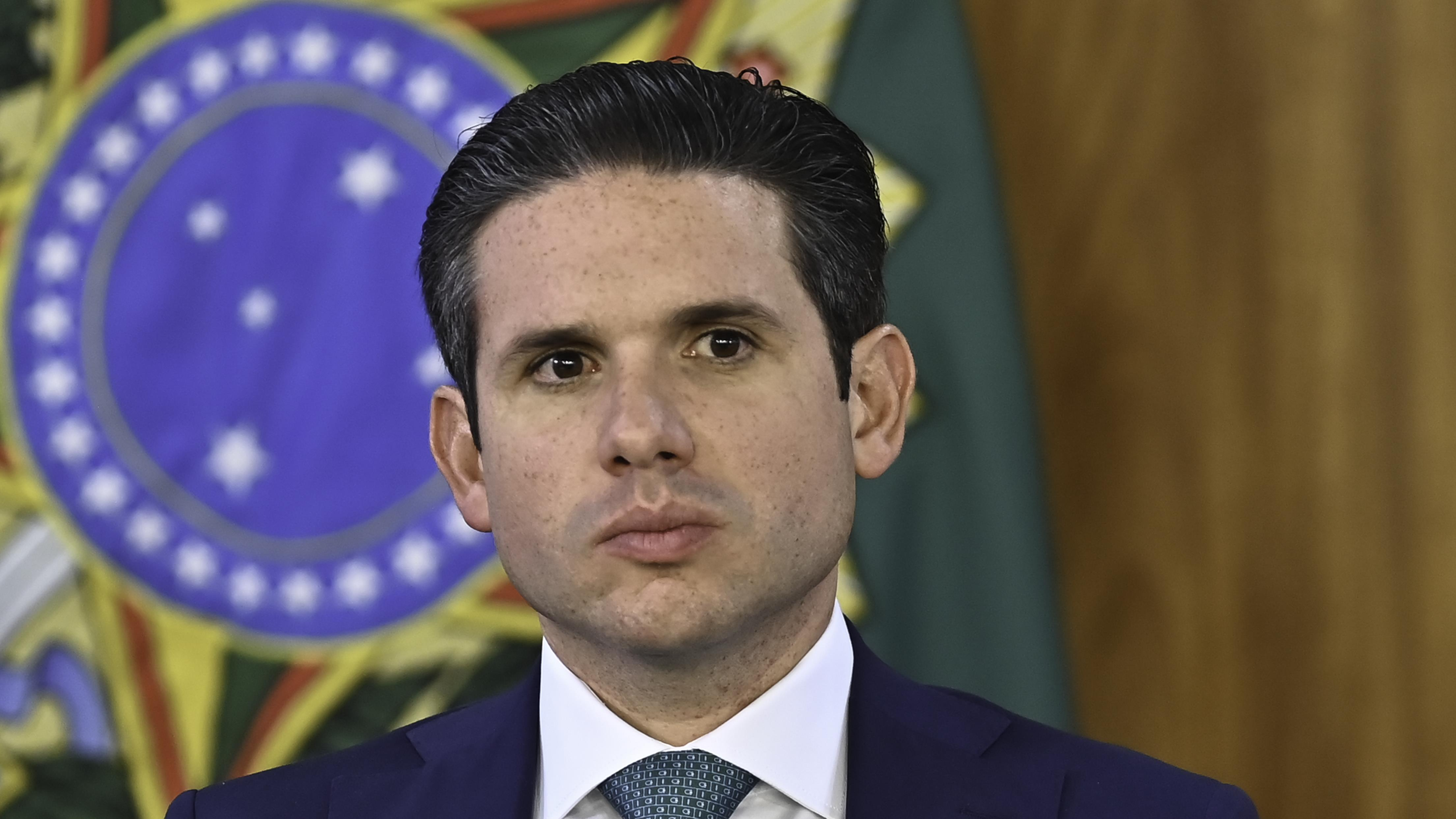 O presidente da Câmara, Hugo Motta (Republicanos-PB), sério, olhando pra frente