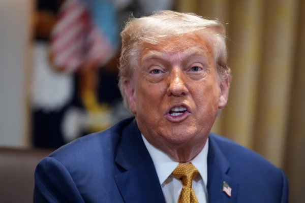 Trump corta verba, ameaça vacinas contra câncer, HIV e atrasa o mundo contra doenças